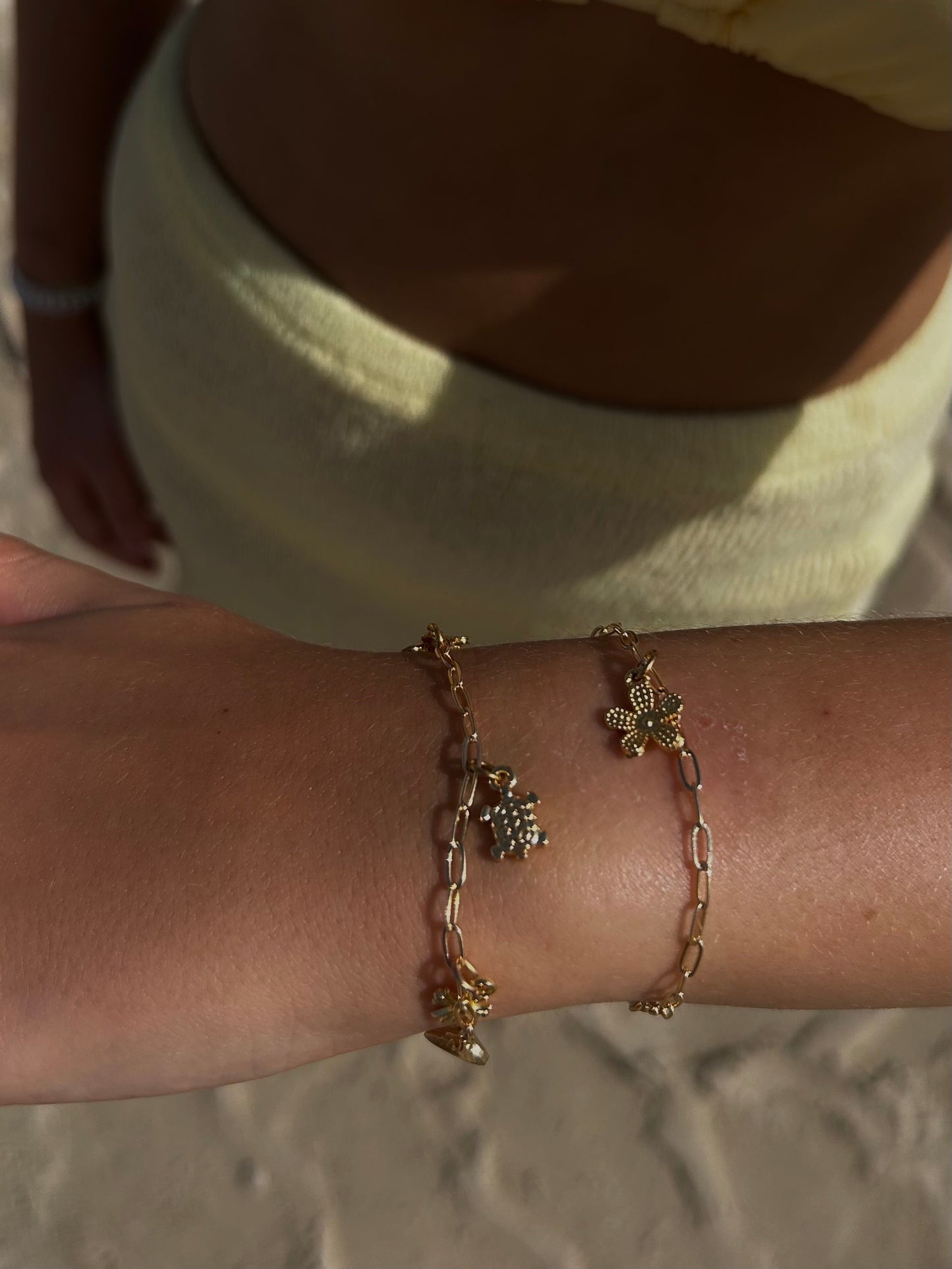 gold chunky charm bracelet✨