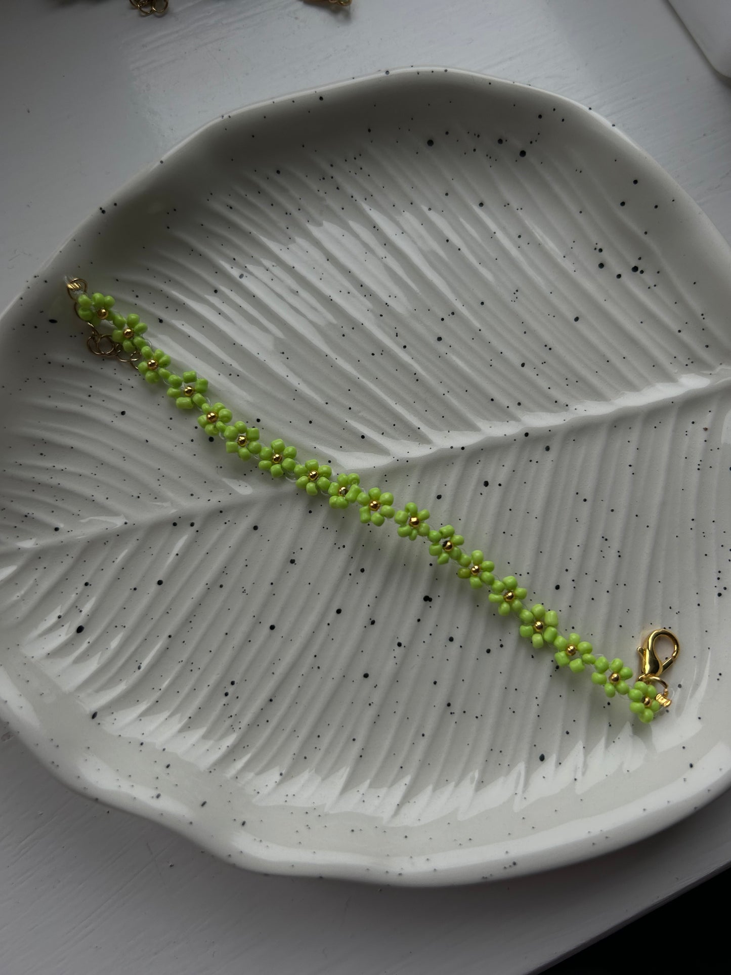 light green daisy chain