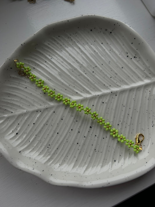 light green daisy chain