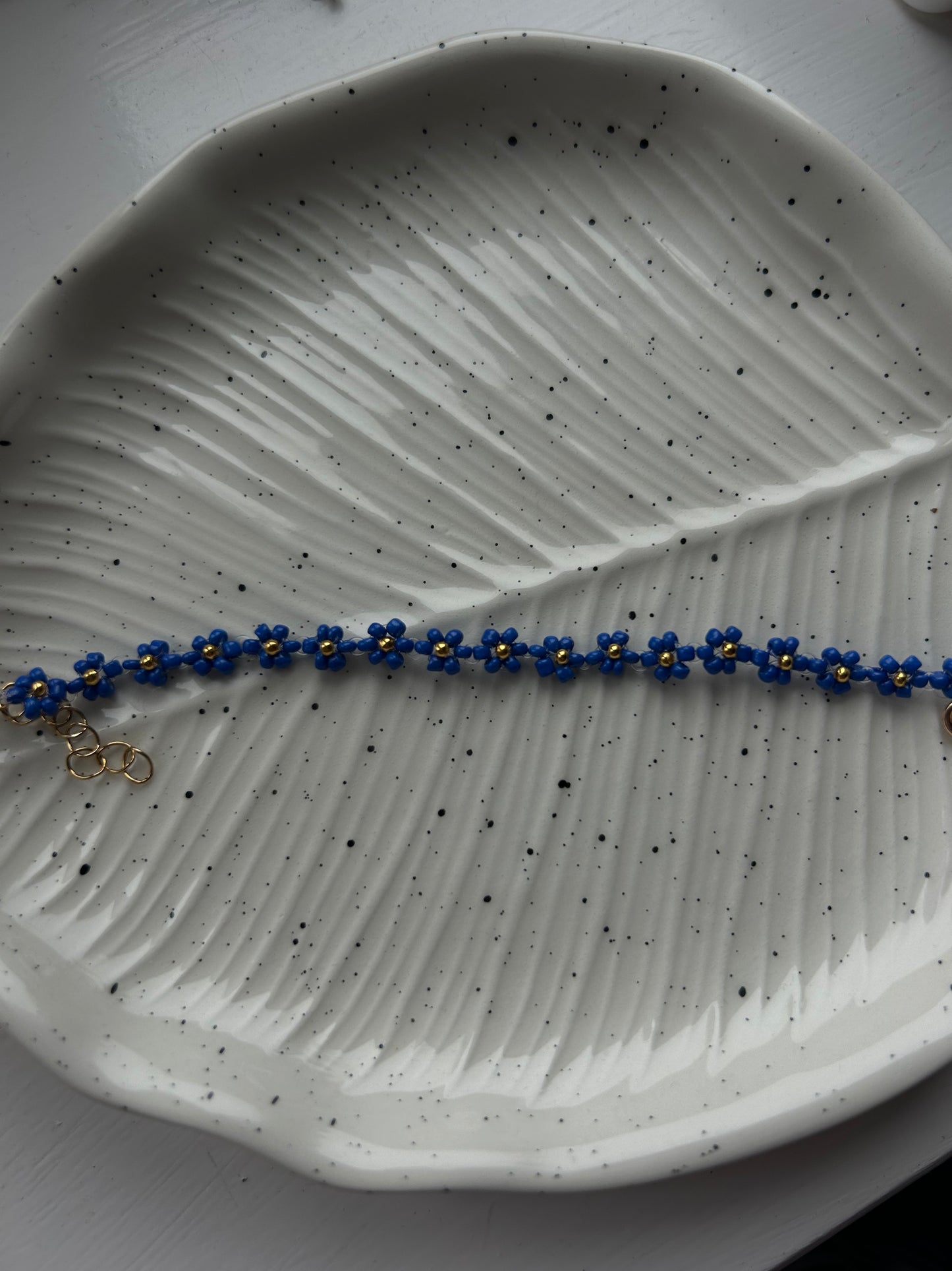 dark blue daisy chain