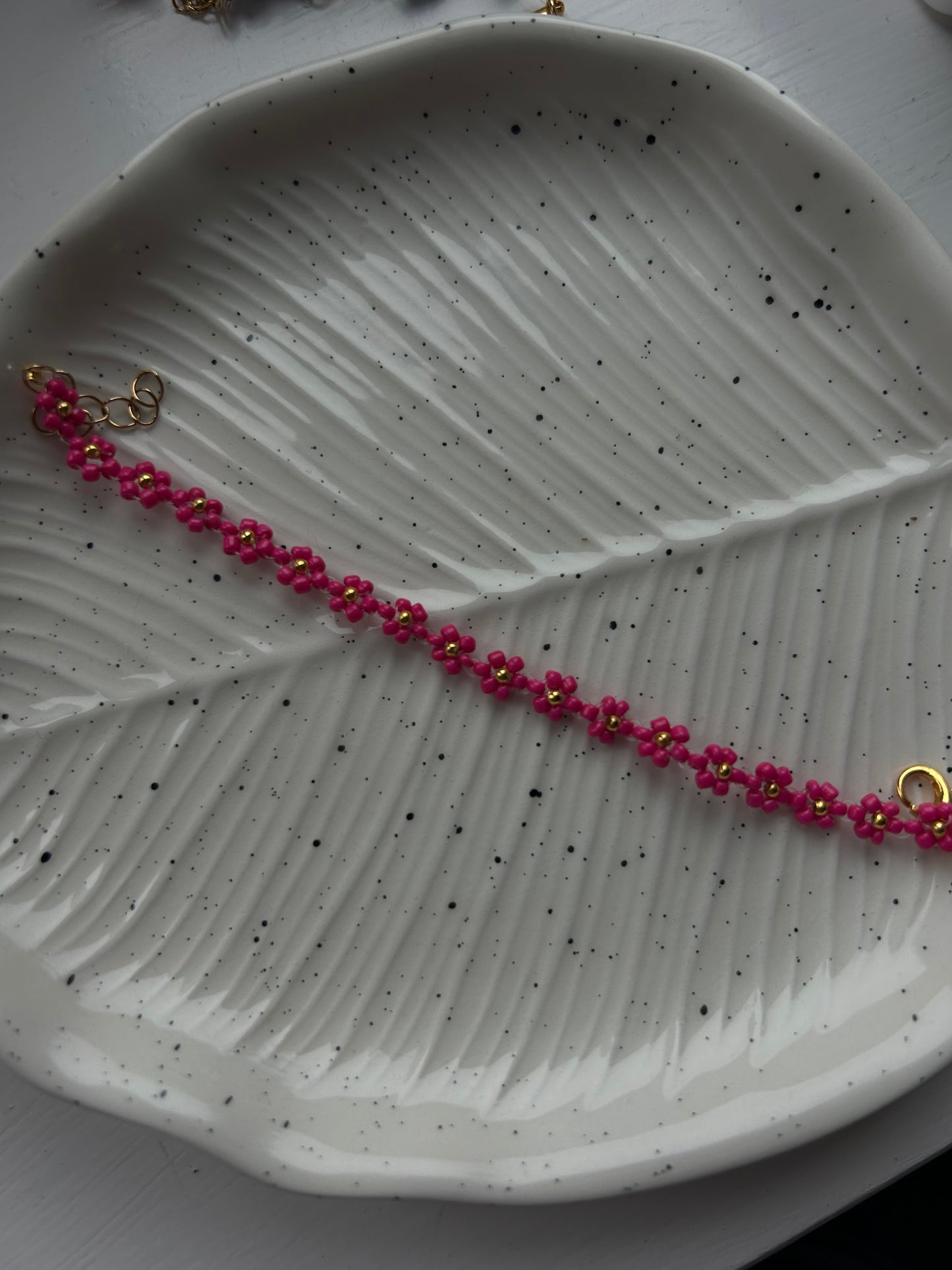 dark pink daisy chain