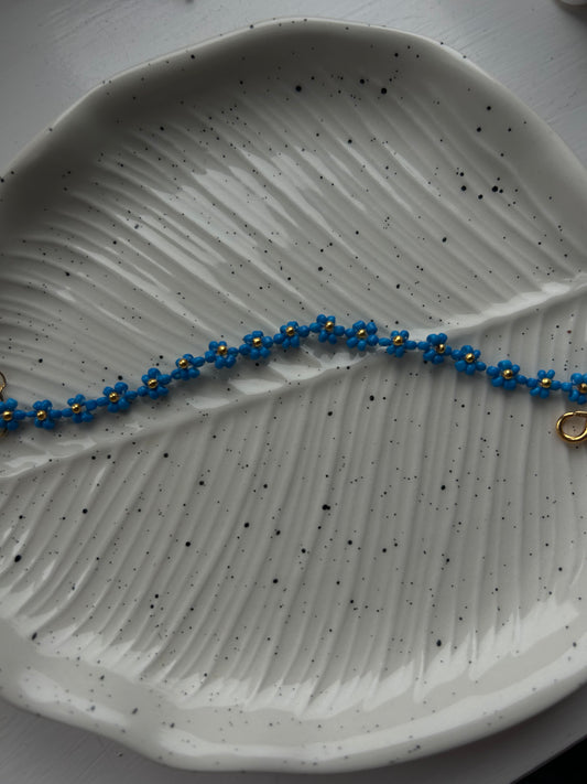 medium blue daisy chain