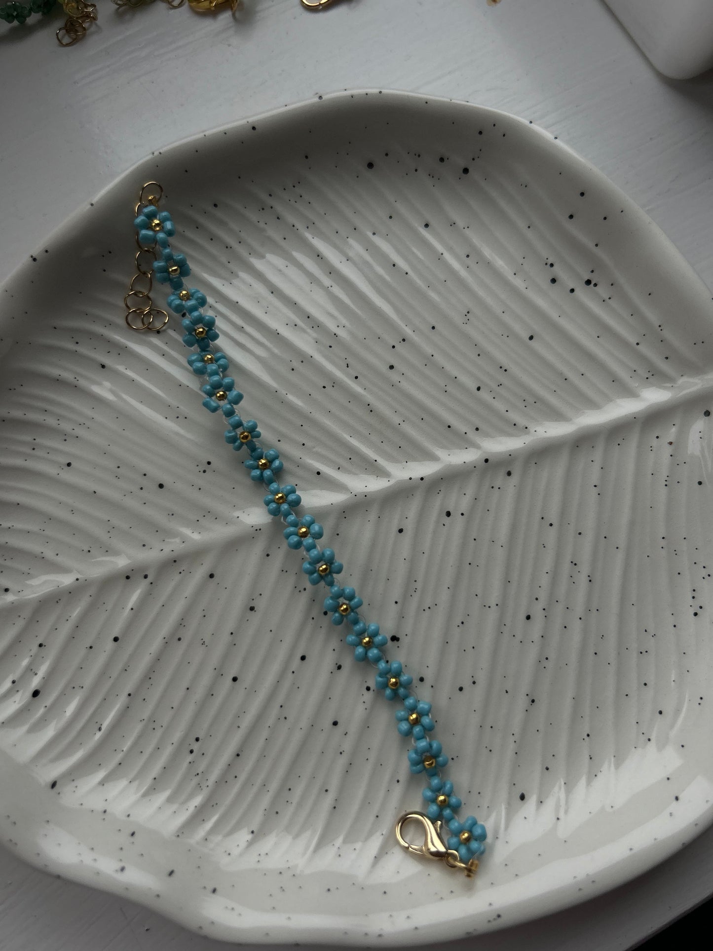 light blue daisy chain