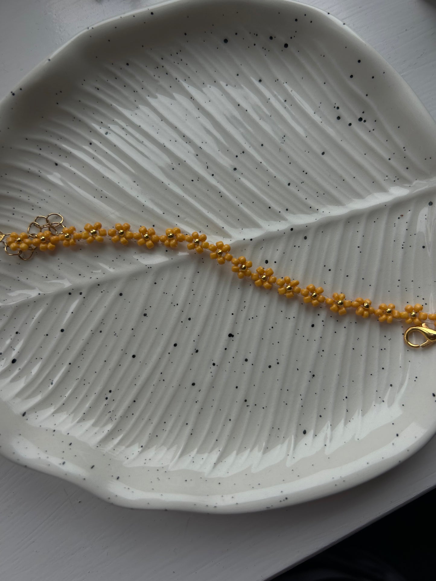 light orange daisy chain