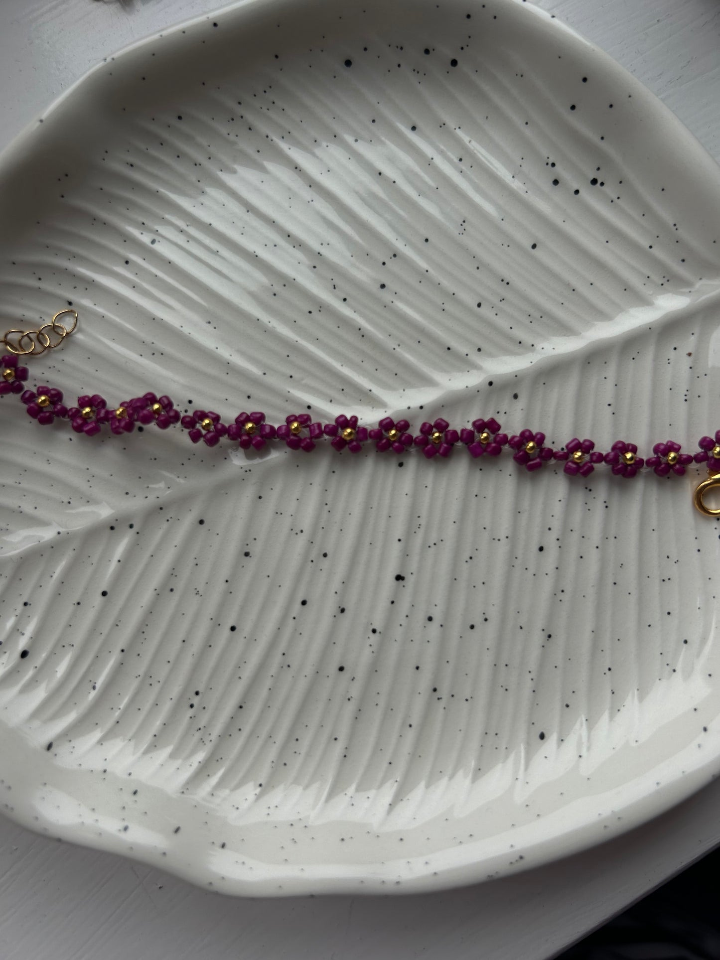 burgundy daisy chain
