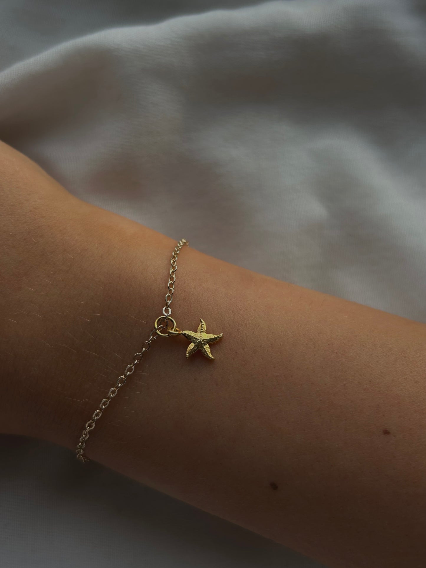 gold starfish bracelet ✨