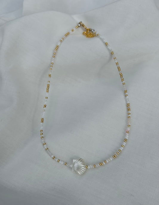 White and gold shell necklace