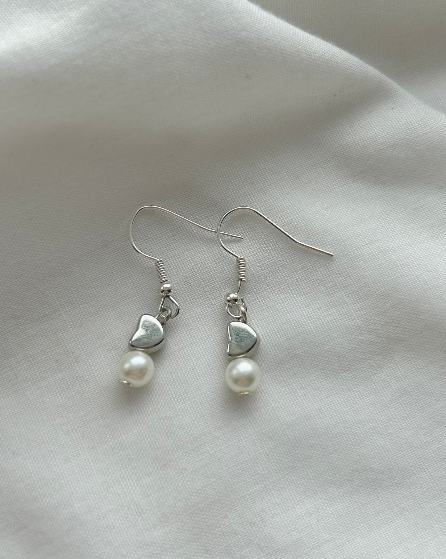 lovers💌 silver and pearl heart earrings