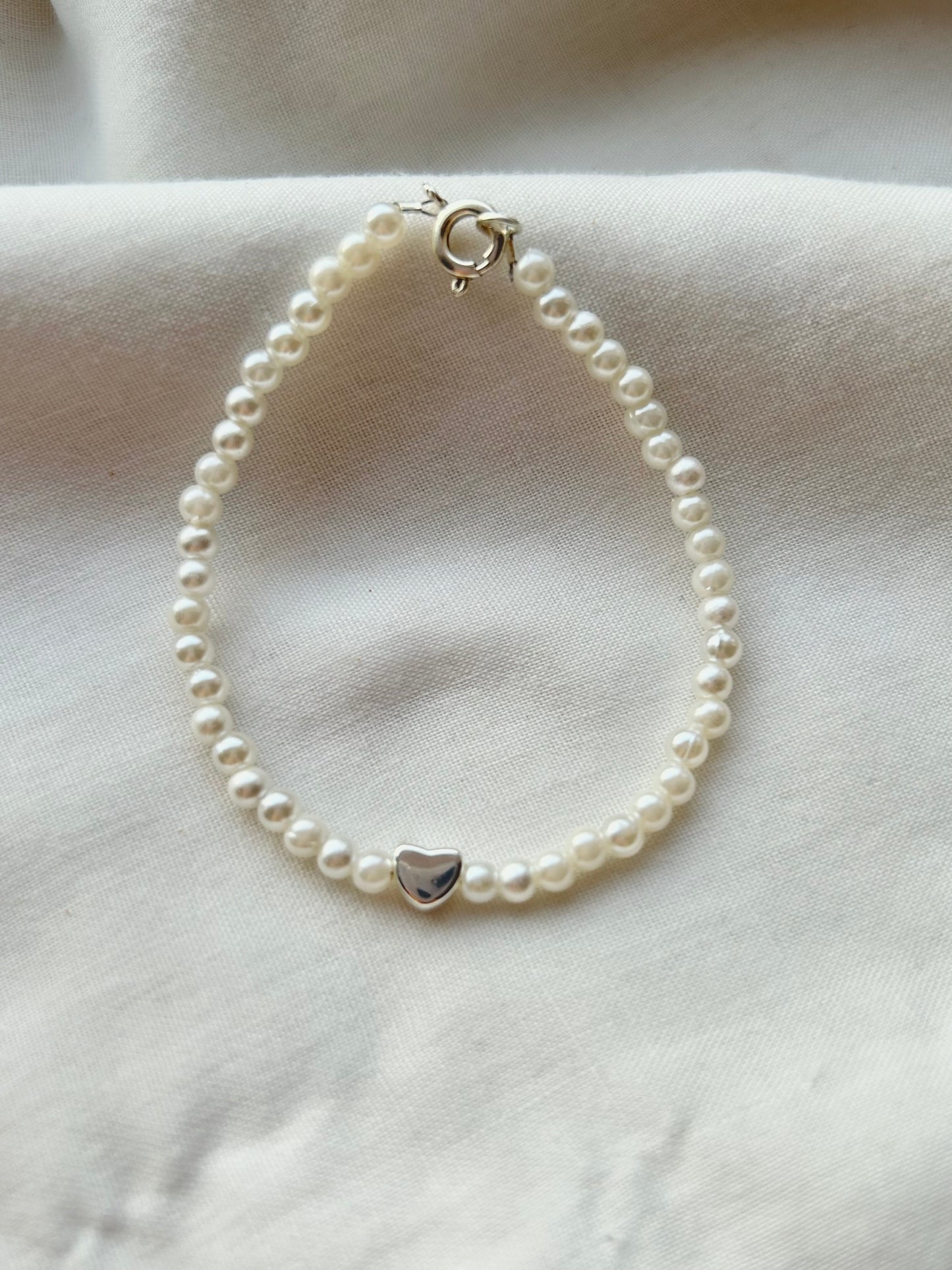 lovers💌 Pearl bracelet with silver heart charm