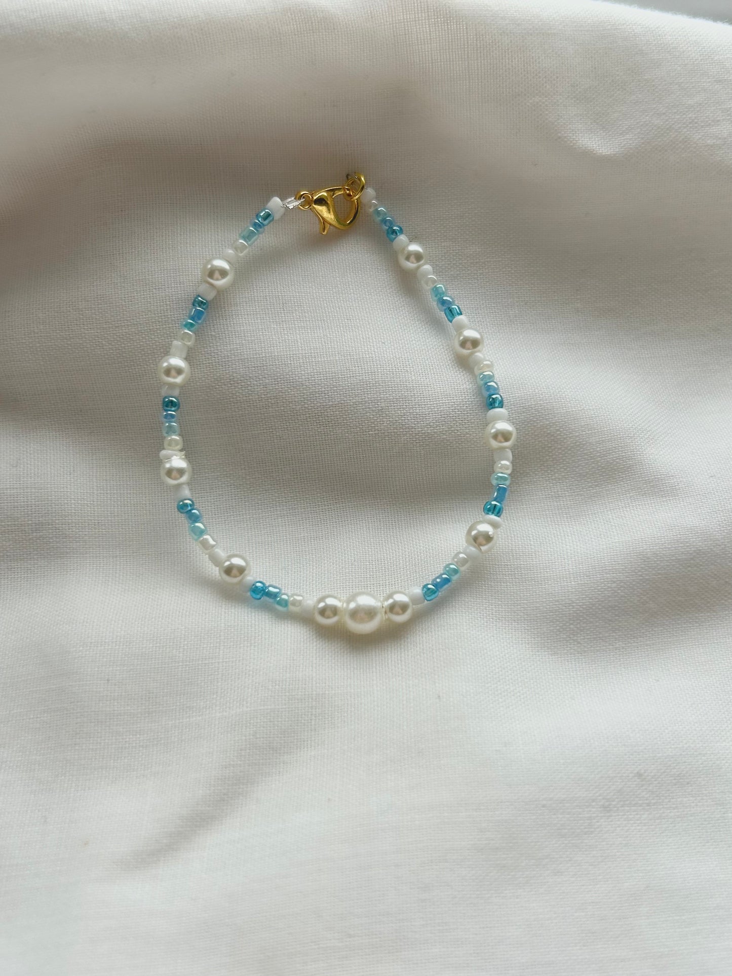 spring💐 blue and pearl bracelet