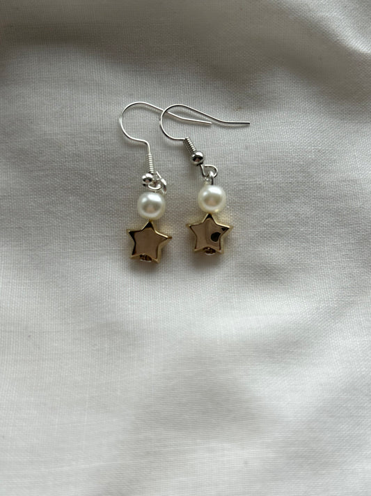 spring💐 gold star and Pearl earrings