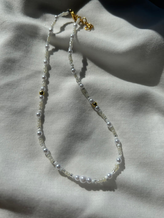 Pearl and white beaded necklace