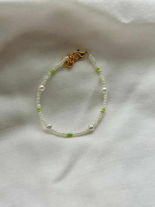 spring💐 white and pearl bracelet