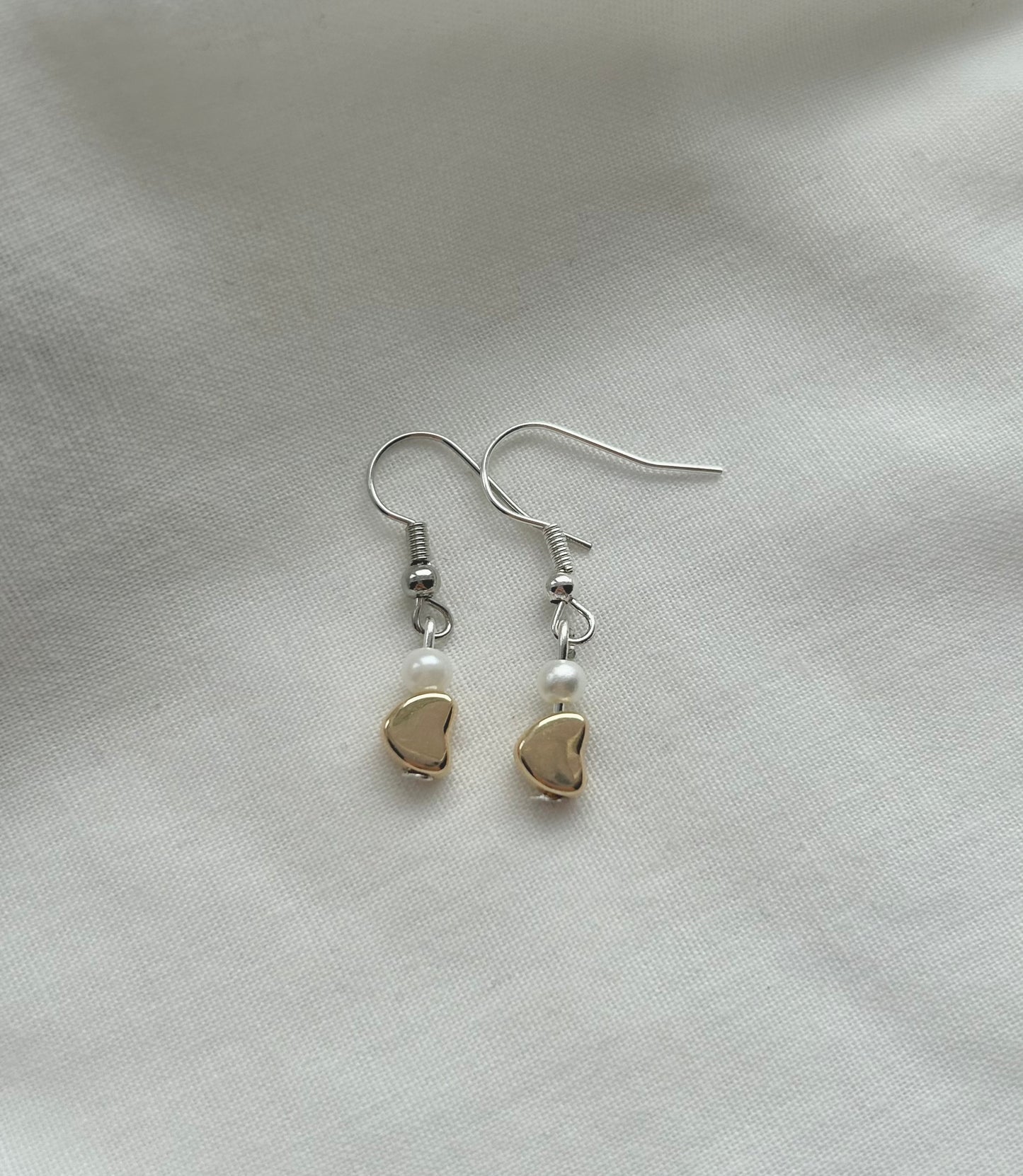 lovers💌 pearl and gold heart earrings