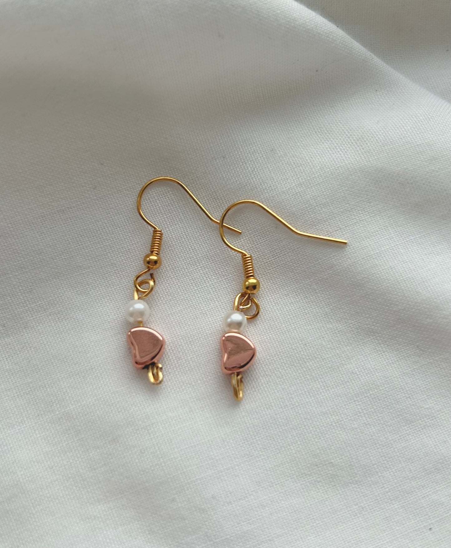 lovers💌 rose gold and Pearl heart earrings