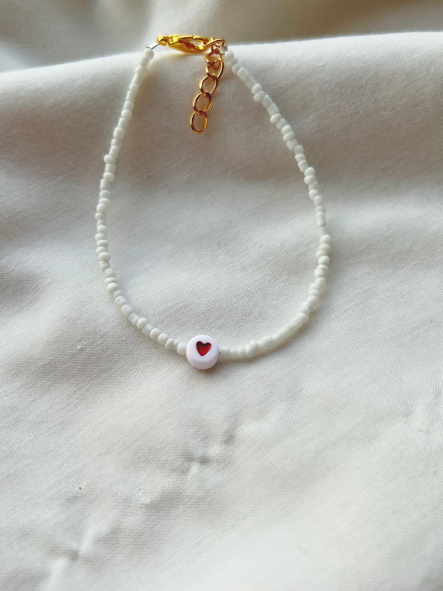 lovers💌 white beaded bracelet with heart charm