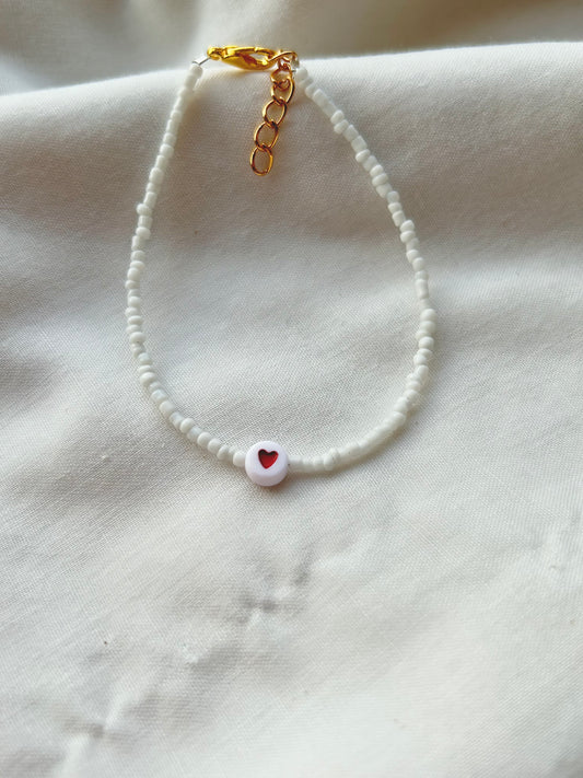 lovers💌 white beaded bracelet with heart charm